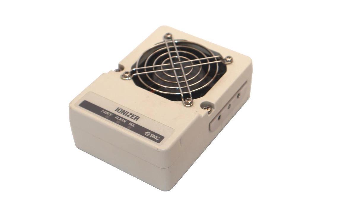 Used SMC IZF10-X392 , IZF10X392 24Vdc 230mA Ionizer