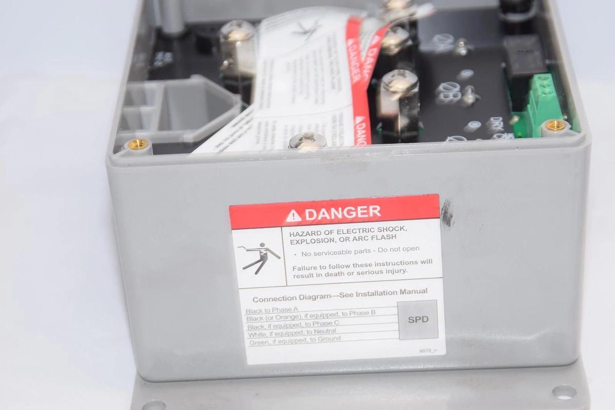 (NEW) SQUARE D SSP02XDSE10A XDSE 208Y 120V Type 2 Surge Protector *Cracked Case*