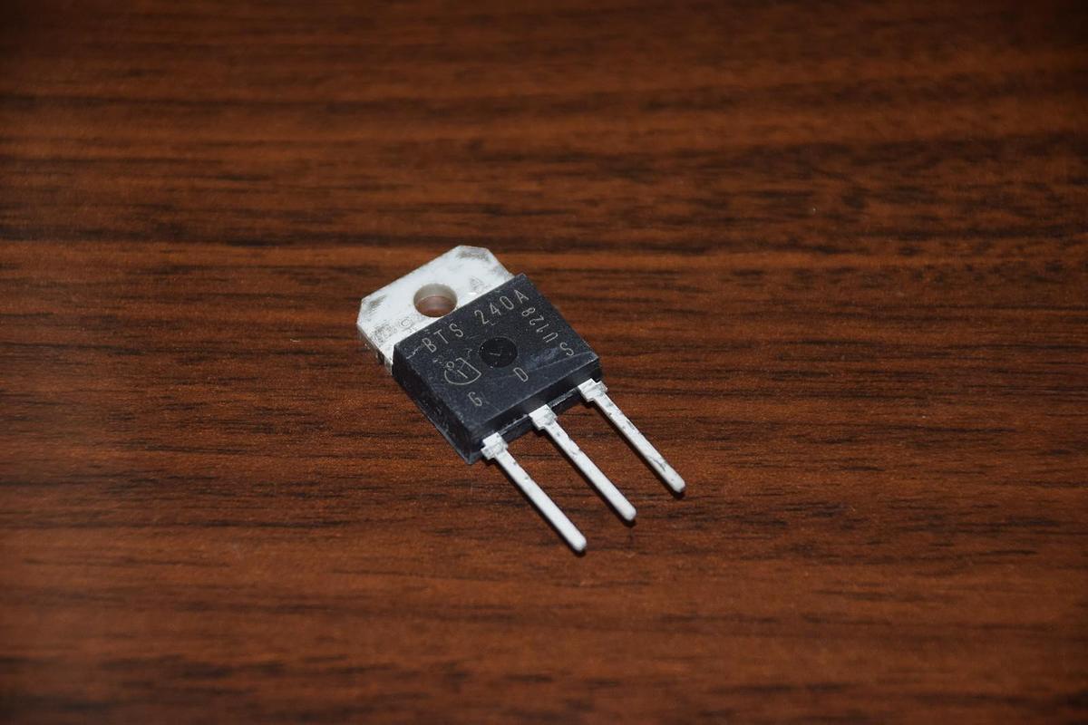 INFINEON BTS 240A 50V BTS240A 100NA TO-218AA TRANSISTOR NEW