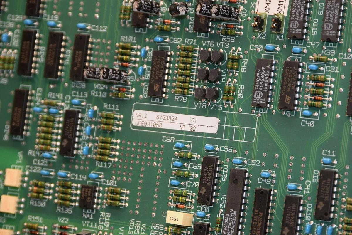 (NEW) MERLIN GERIN / SPIZ 6739824 PLC PC Board