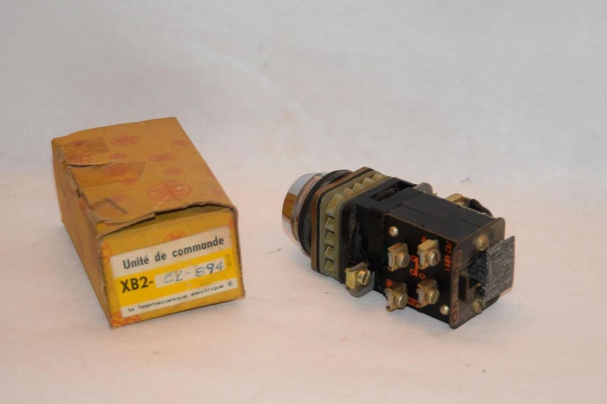 (NEW) TELEMECANIQUE XB2-E2-894 XB2-EZ-894 Green PushButton Switch