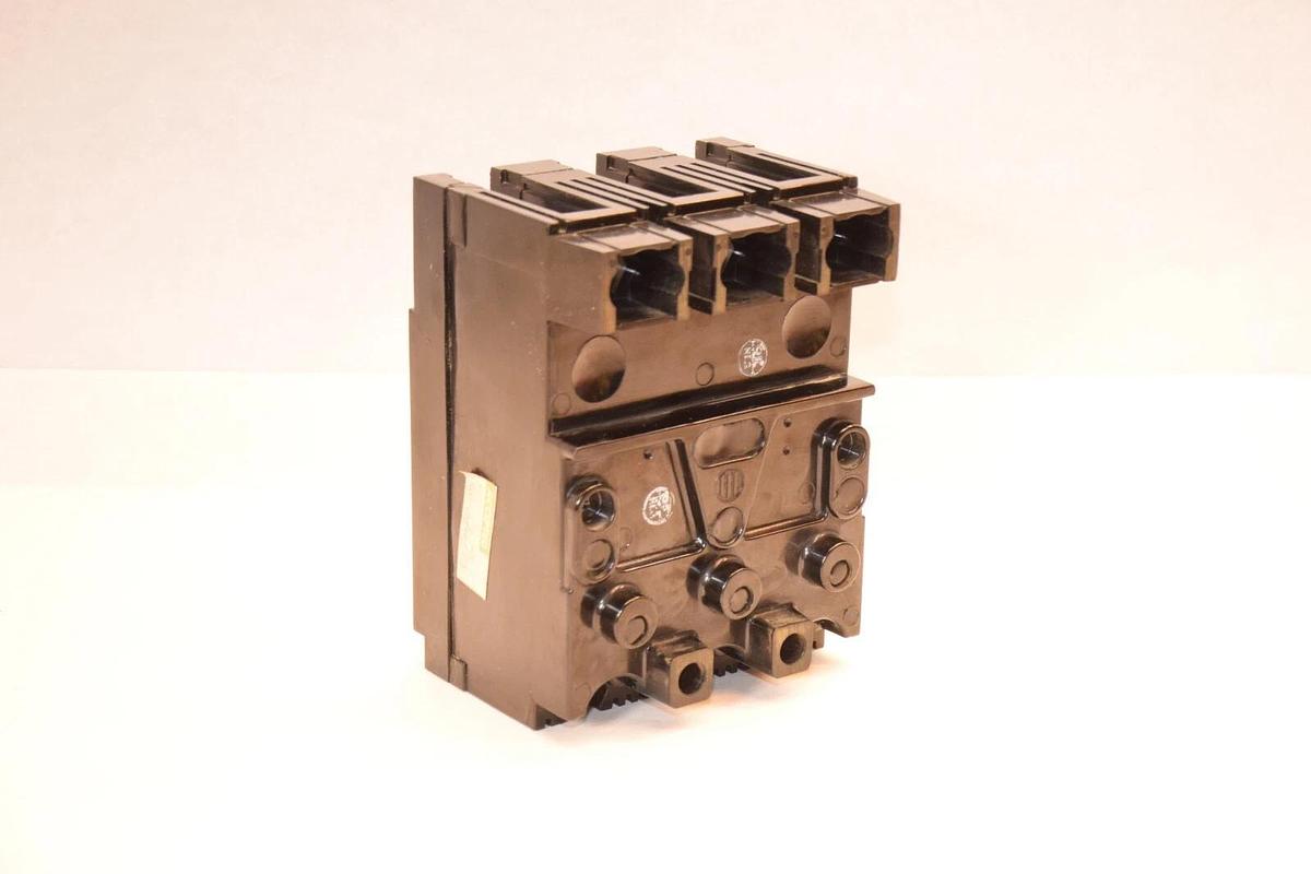 Used ITE EF3-A025 EF3A025 2737-52-1  3 pole 600V 25a 25 A Amp Circuit Breaker