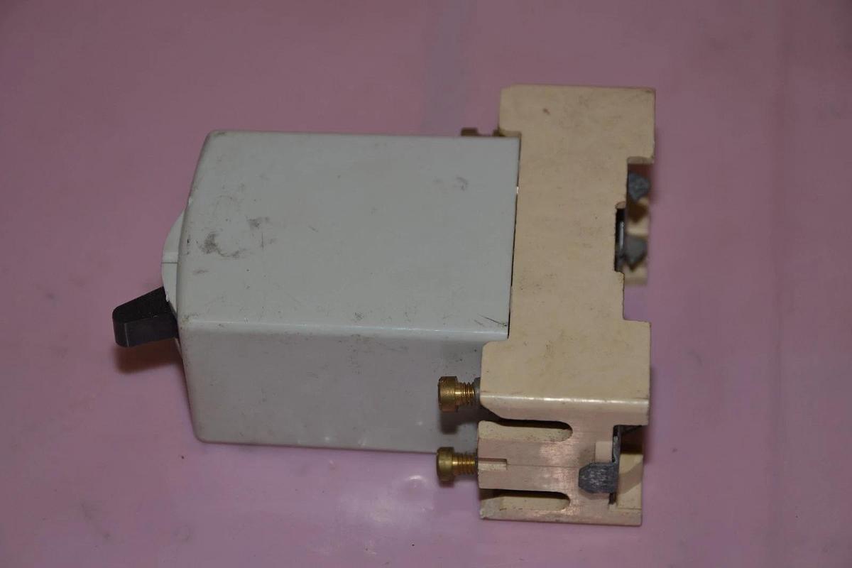 Used SIEMENS SG 16A SG16A 250V 380V CIRCUIT BREAKER