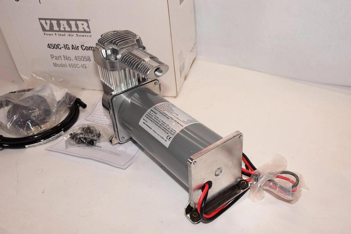 (NEW) VIAIR 45058 , 24V 13A 150psi 450CIG Air Compressor Kit