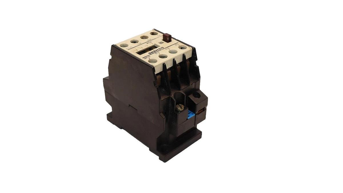 Used Siemens  Contactor 3TB41 10E 220/230v Coil  50/60Hz