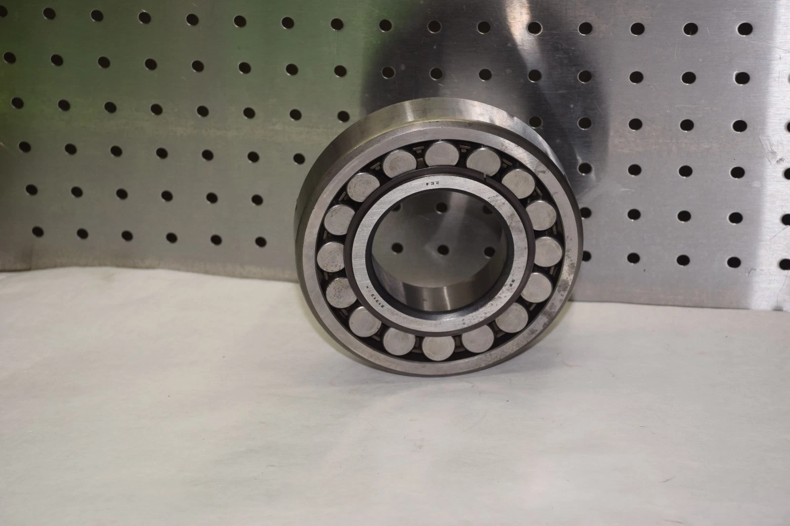 SNR 21313 K F32 SPHERICAL ROLLER BEARING NEW