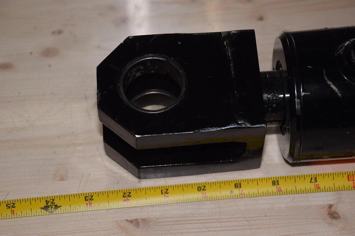 Hydraulic Cylinder 242805-2-48 9035193 G28203551 22" L  12" stroke  1-1/2" rod