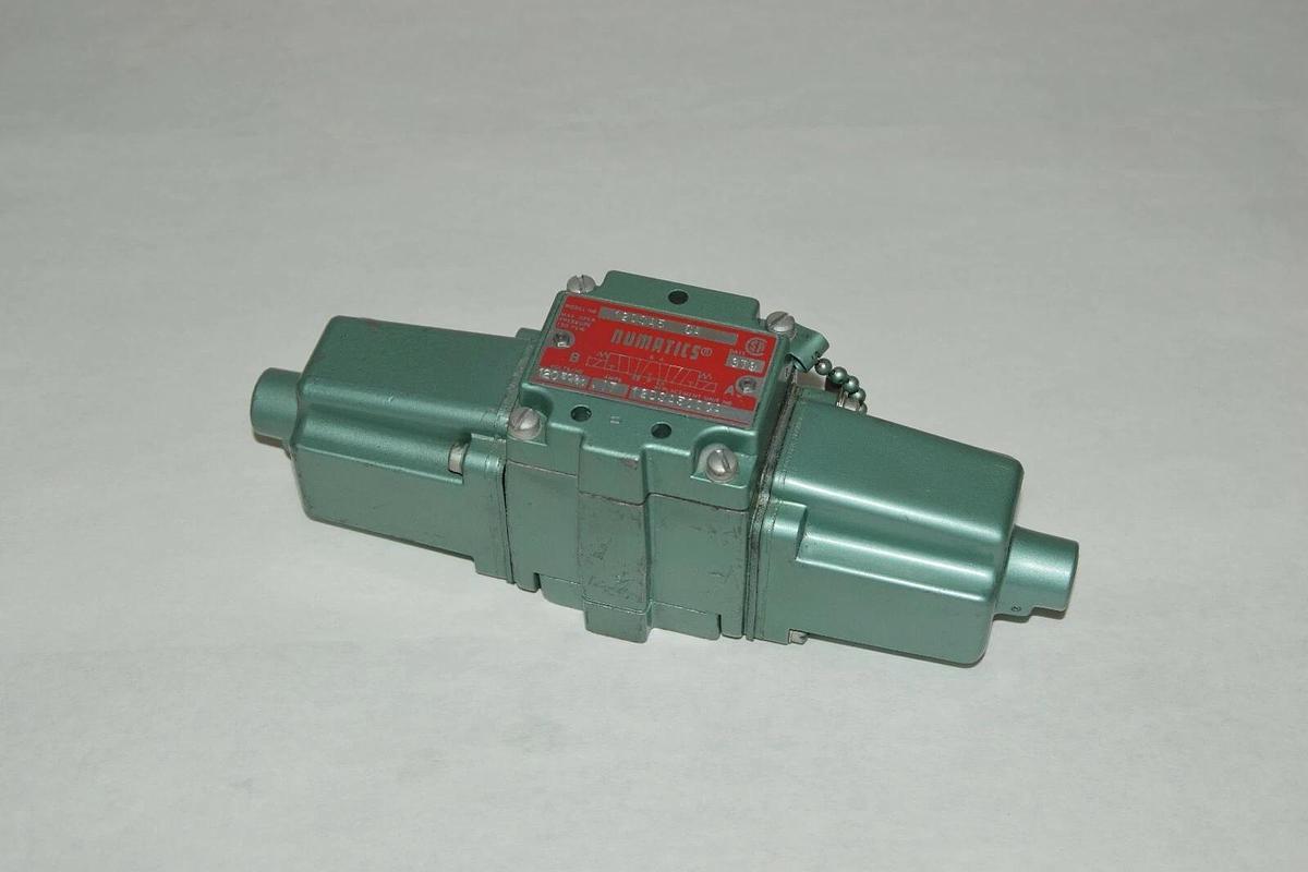 (NEW) NUMATICS 12DSA5 CA 12DSA500CA 120V .17A 50/60Hz Solenoid Control Valve
