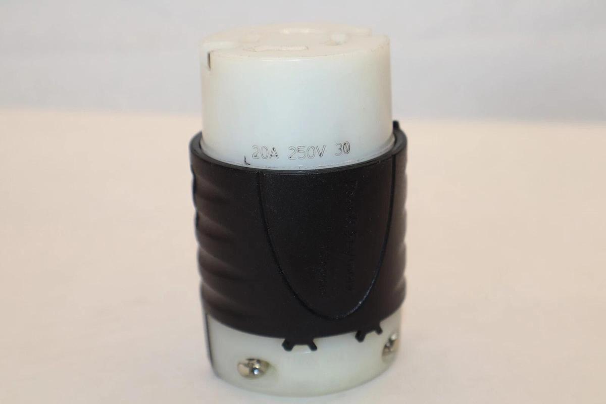 (NEW) PASS & SEYMOUR L1520C 20A 250V Locking Connector