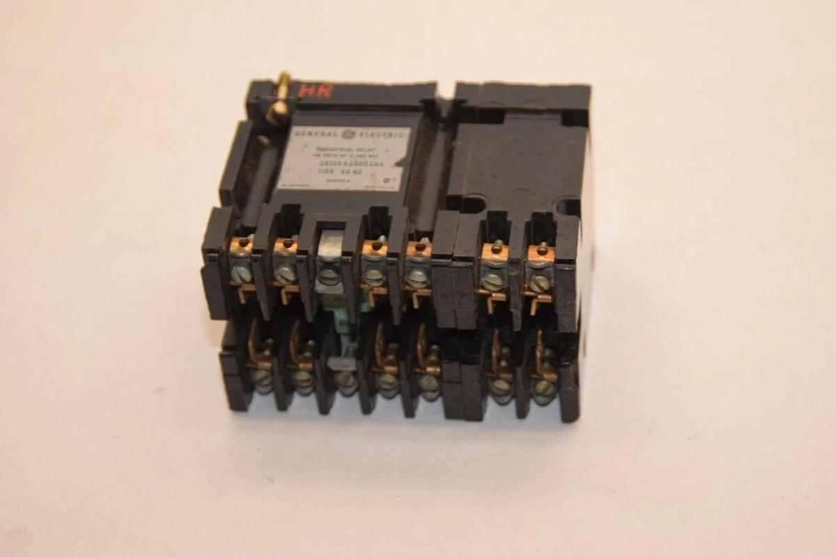 Used GENERAL ELECTRIC CR120A06002AA 115V 60Hz 300V 10A Series A Industrial Relay