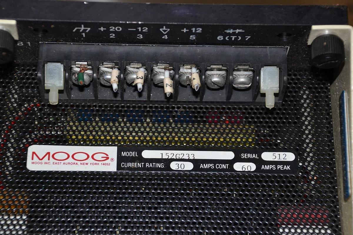 Used MOOG 152G233 CONTROLLER SERVO BRUSHLESS PWM 30AMP