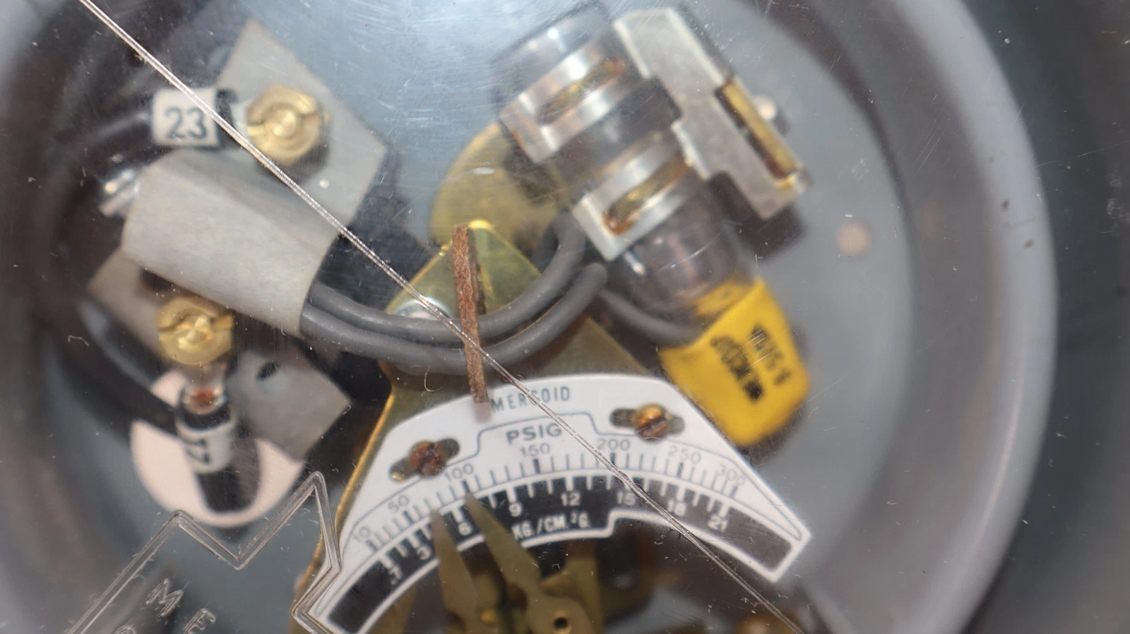 Used Mercoid Control DA 31-2 RG9 10-300psig 120-240V 1/4" Pressure Switch