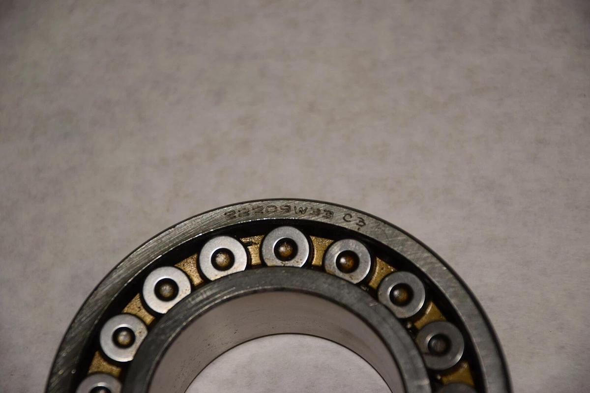 22209W33 C3 22209W33C3 SPHERICAL BEARING 22209 W33 C3 NEW