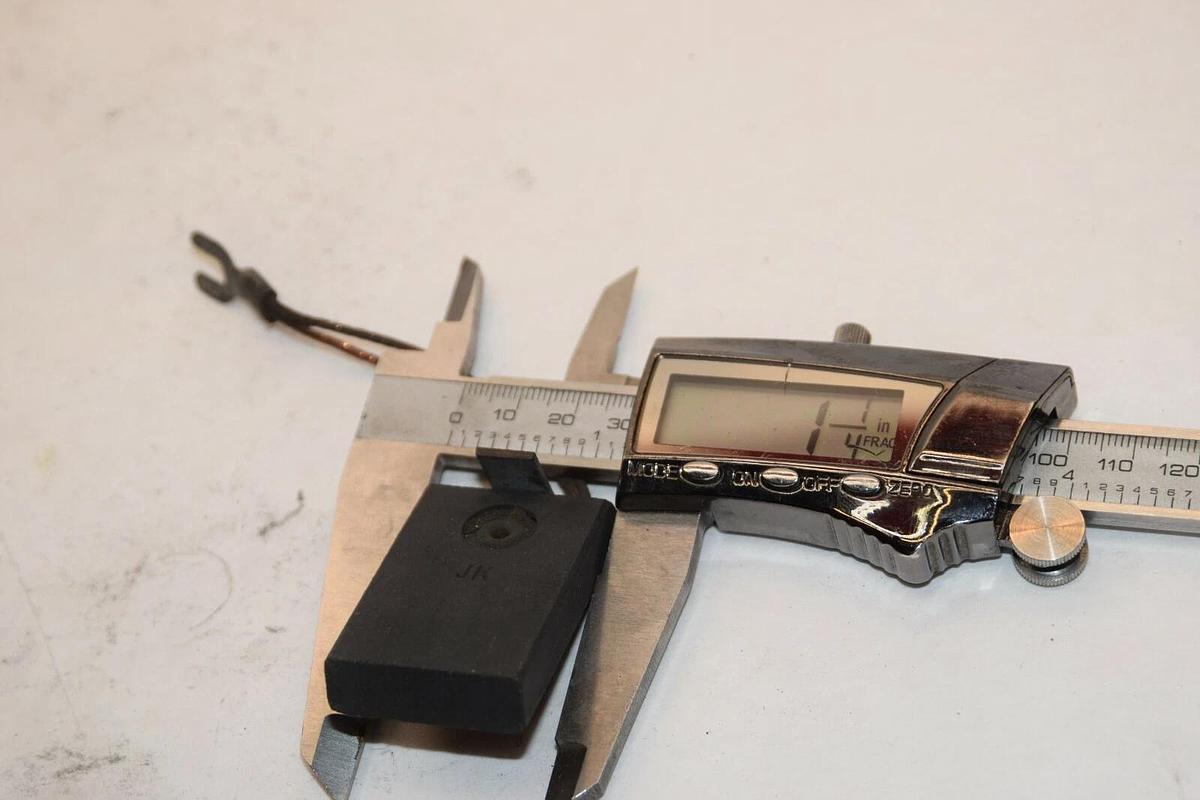 (NEW) SOUTHERN 603 #603 1-1/4" x 3/8" Carbon Brush