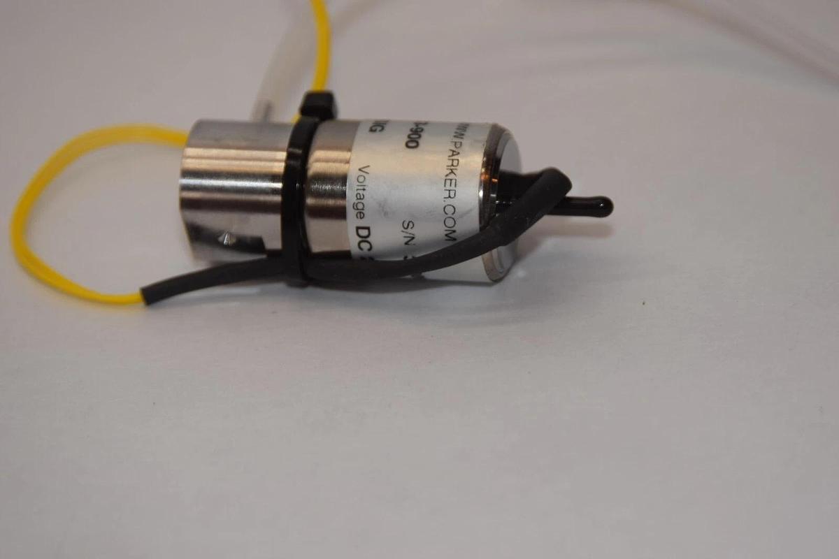 Used PARKER 003-0833-900 Vac-100-PSIG Series 3 Miniature Valve