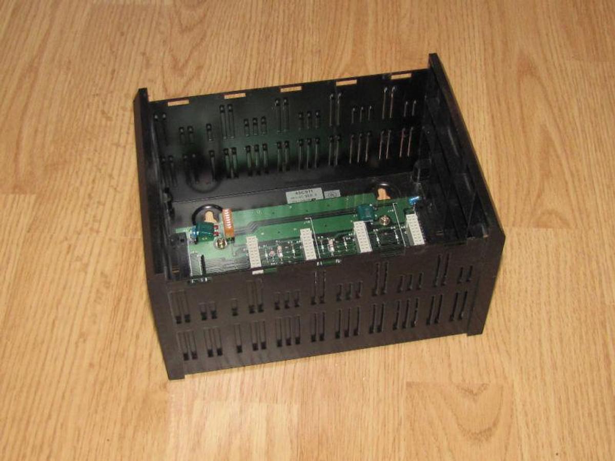 Used RELIANCE AUTOMAX PLC 4 SLOT RACK CHASSIS 45C911