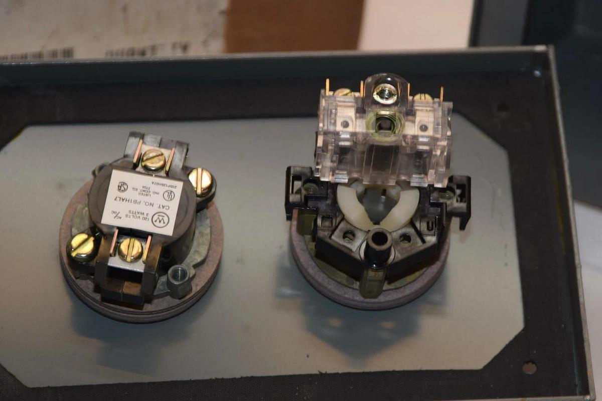 (NEW) WESTINGHOUSE PB1ES2 Type 13 2-Unit PB Enclosure (On-Off Switch)