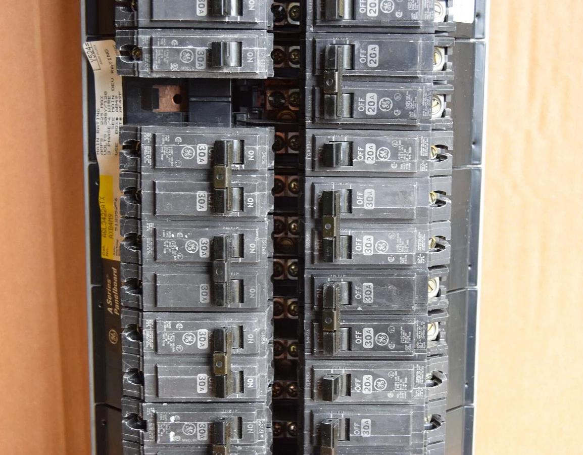 Used General Electric GE A Series 225A Panelboard Interior AQL3422ATX AXB4M9 3ph 4w