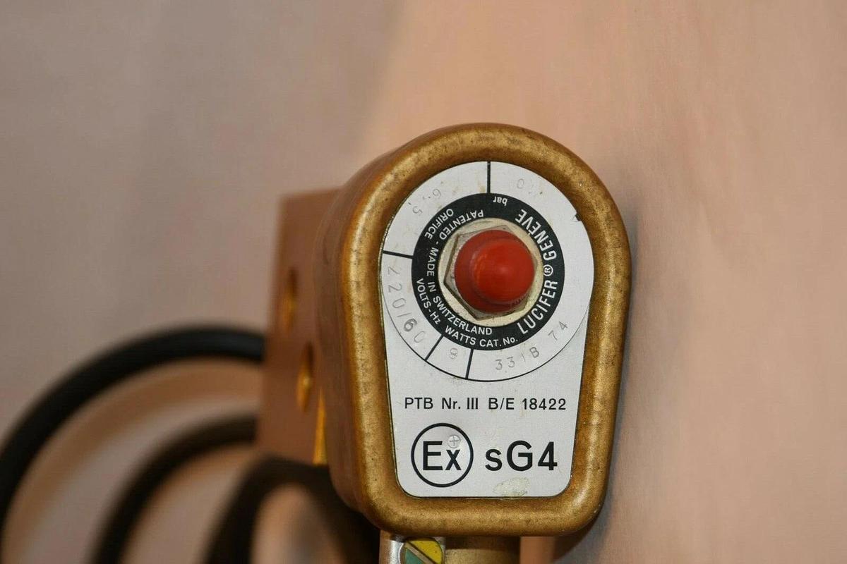 (NEW) LUCIFER GENEVE 18422 EXSG4 220V Pneumatic Directional Control Valve