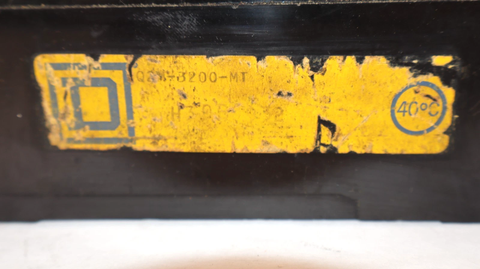 Used Square D Circuit Breaker 200A Q2M-3200-MT 200 Amp Q2M3200MT 3P