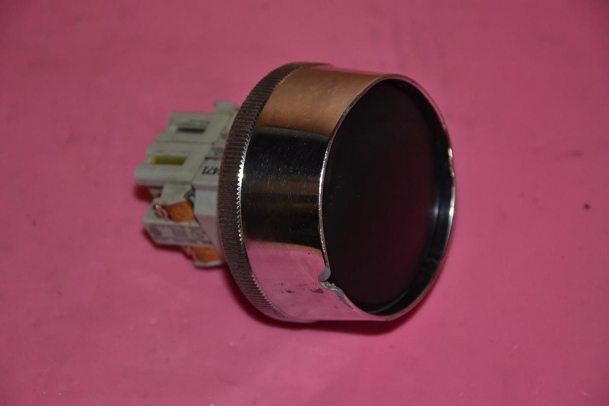 Used IDEC PUSHBUTTON BLACK BST-0105 BST 0105 BST0105 A 600 P600