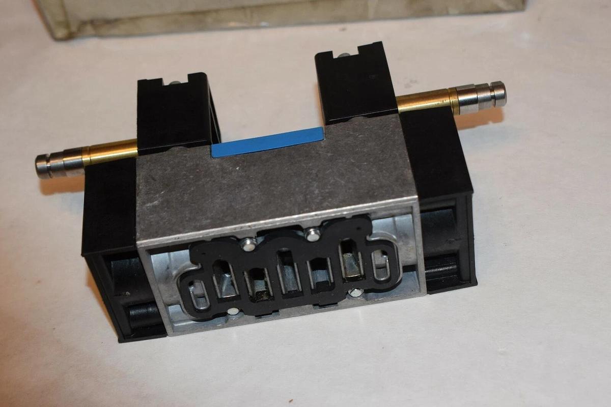 NEW FESTO MN1H-5/3G-D-1-S-C 3-10 BAR 40-145psi PNEUMATIC REGULATOR