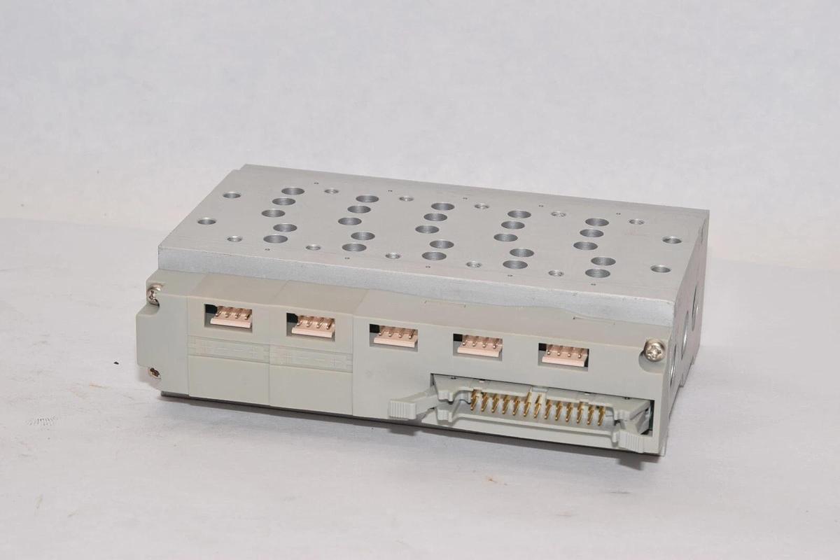 (NEW) SMC SS5Y7-42P-05-02T Bar Stock Manifold