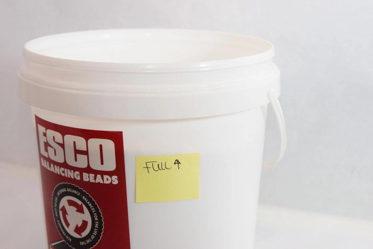 (NEW) ESCO 20466C Balancing Beads Reusable Tire weight balance Bulk Bucket READ