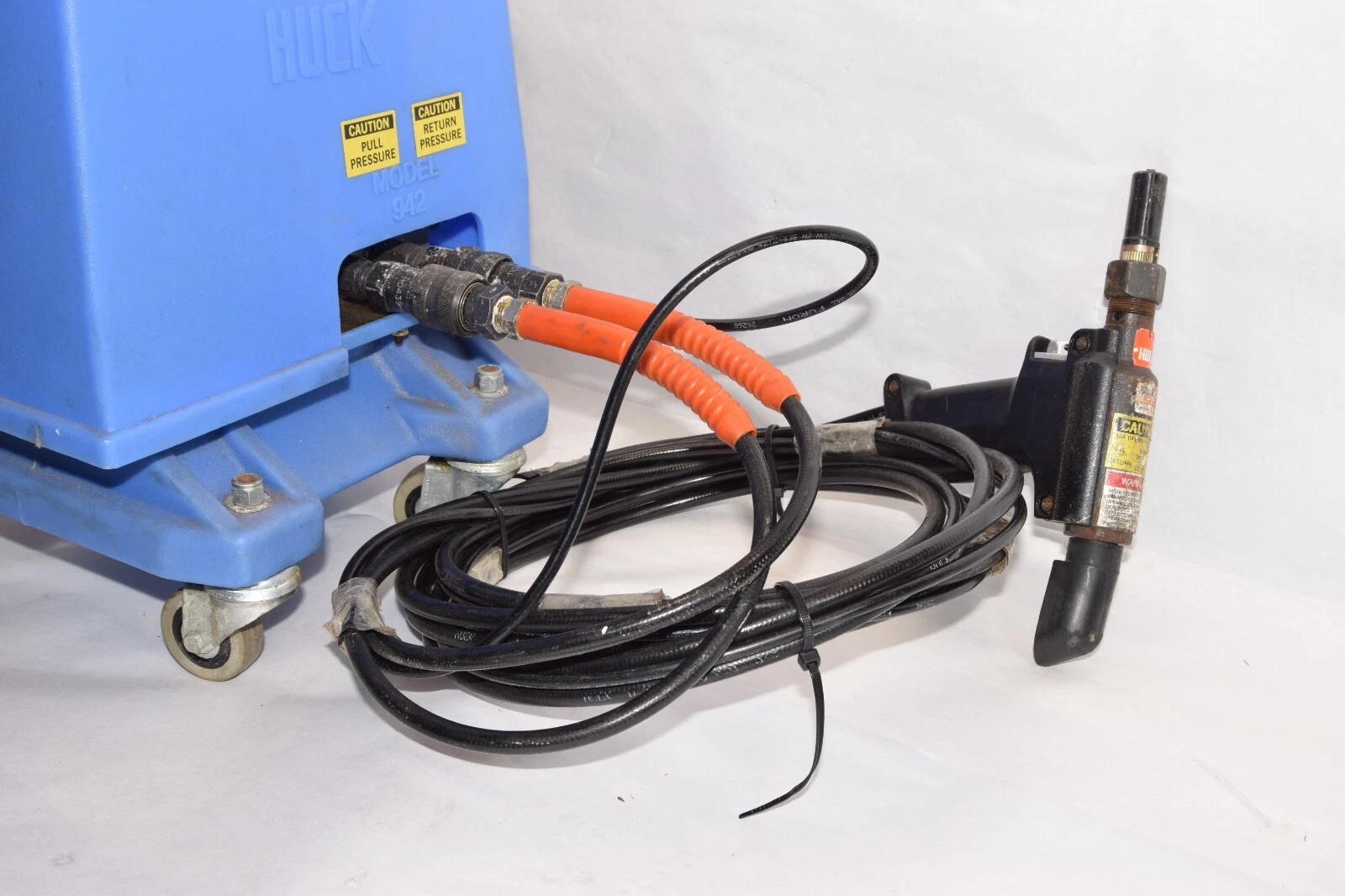 Used HUCK 942 Powerig Hydraulic Unit with HUCK Riveter gun 99-2737 tip