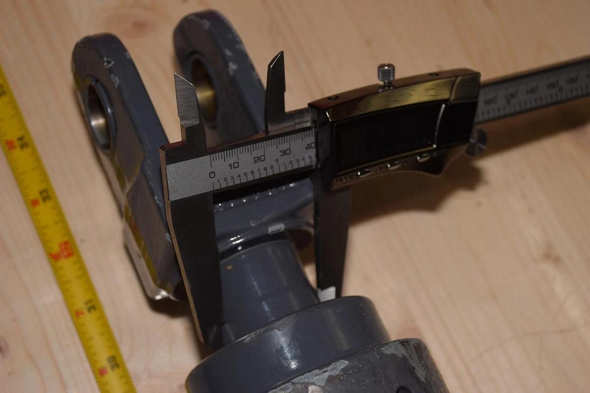 Wirtgen Group Hydraulic Cylinder 198391 G-2163851 23" stroke  34" long 1-1/2" R