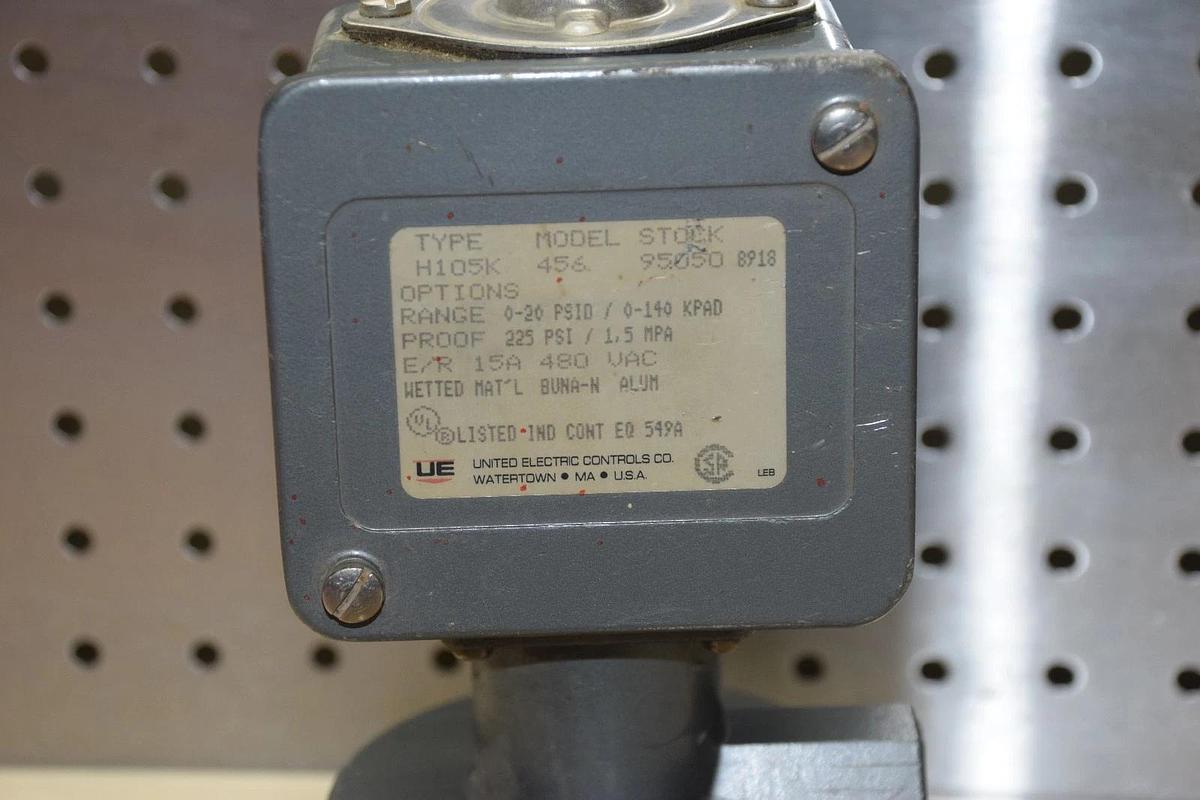 Used UNITED ELECTRIC H105K 456 1.5MPA 15A 480VAC PRESSURE CONTROLLER SWITCH