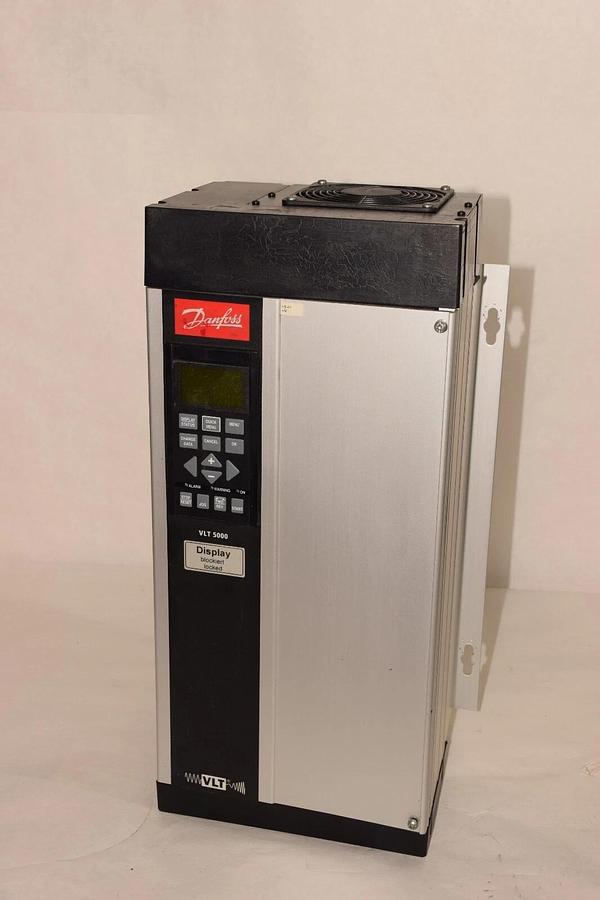 Used DANFOSS VLT5011PT5C54SBR1DLF00A00C0 VLT 5000 12.2kVa Drive