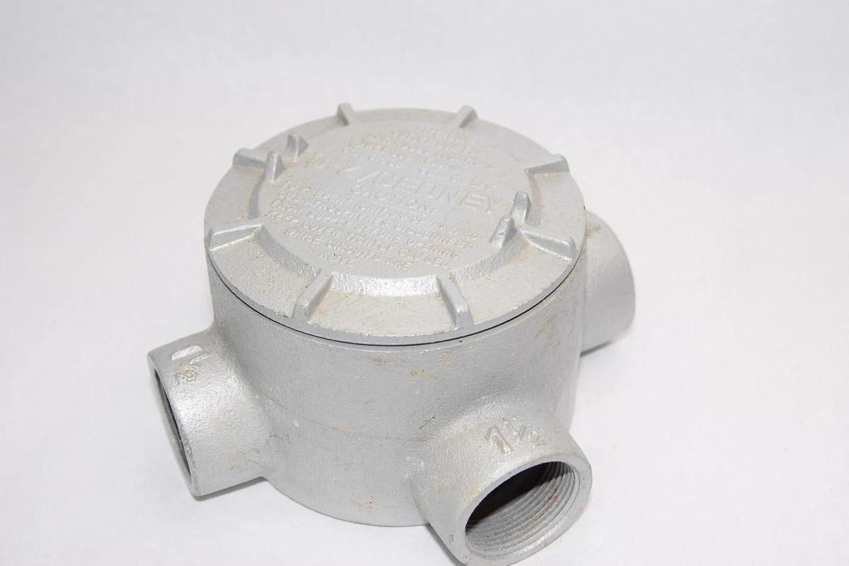 (NEW) O-Z / GEDNEY GUAX-150A  GUJX-150 CUA 1-1/2" CUA 4 Way Cond. Outlet Box