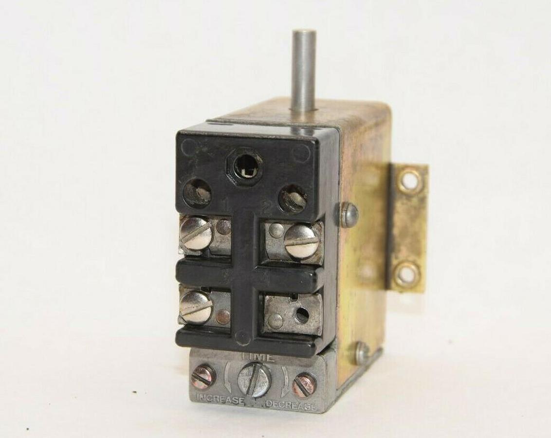 Used ALLEN BRADLEY 1496 X247035 10A Non-Inductive Pilot Duty Timer