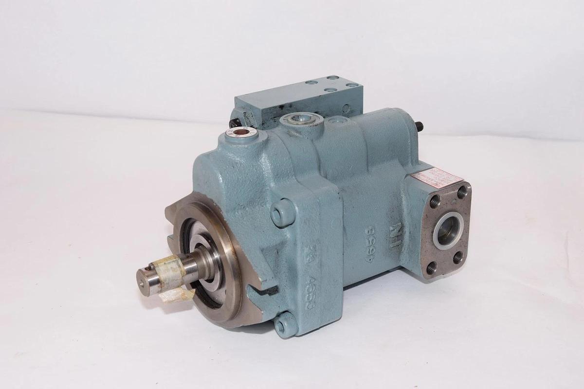 Nachi Piston Pump PVS-1B-16P3-E13 25030 PVS1B16P3E13 (NOS)