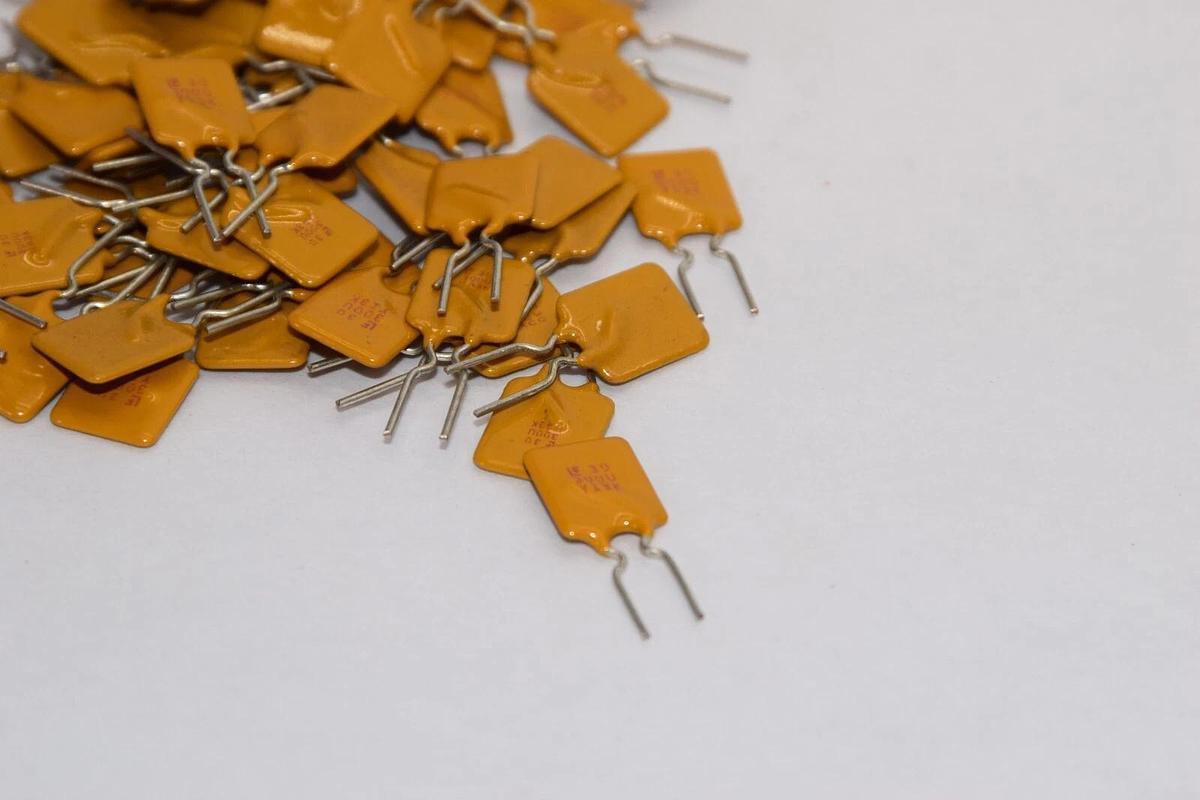 (NEW - Lot of 77) LITTELFUSE 30R300 30 300U Resettable Fuse