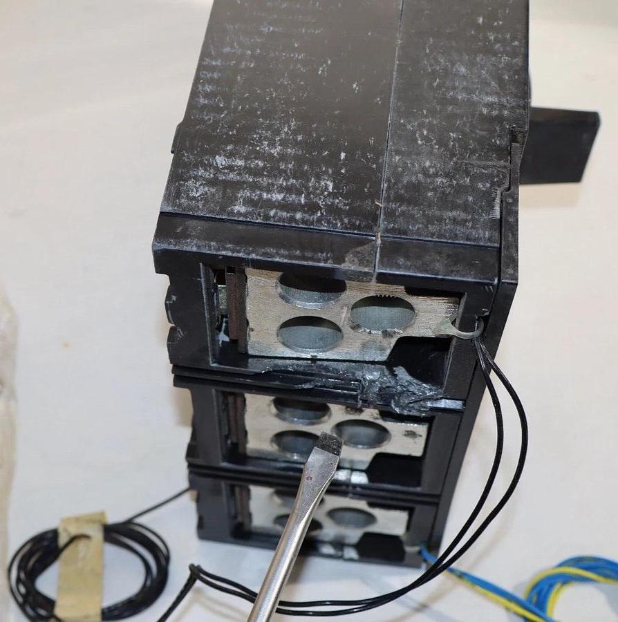 SQUARE D Circuit Breaker MHL3670035DC2351 700 Amp 700A Shunt Aux NOS cosmeticdmg