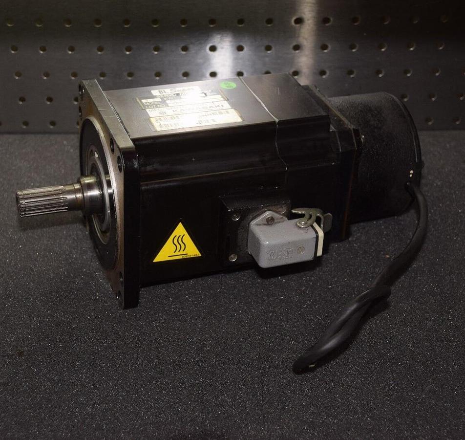 Used KAWASAKI BL SUPER SERVO MOTOR 3.1 KW 3000 RPM , P60B13200LCX2C