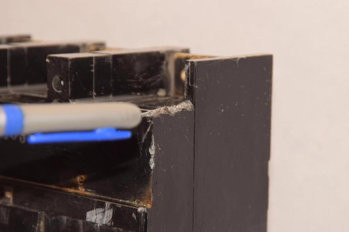 Used GE / GENERAL ELECTRIC E1159L-R 225A Circuit Breaker 3P 600Vac W/ 200A Trip *Chip