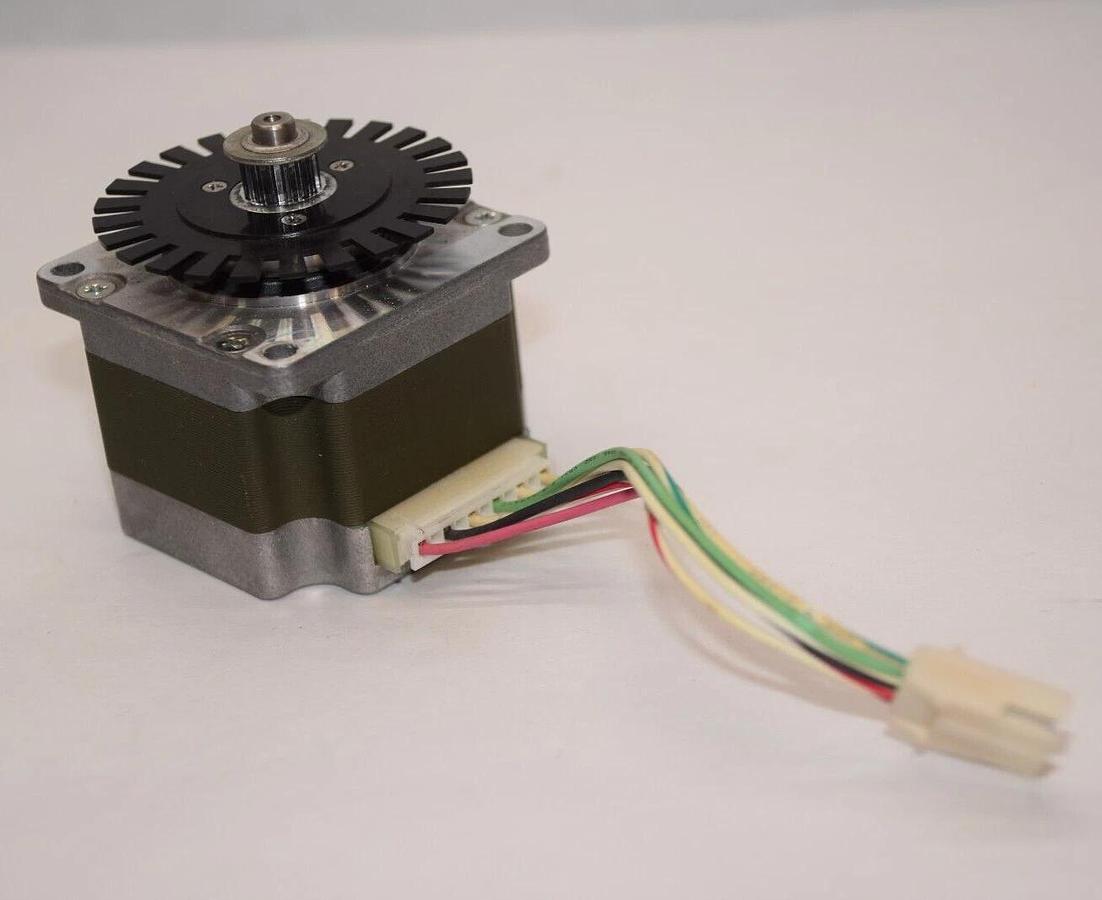 Used Nidec Japan Servo Stepping Stepper Motor KH56JM2-802 KH56JM2802 KH56JM2 2.5v 1.8