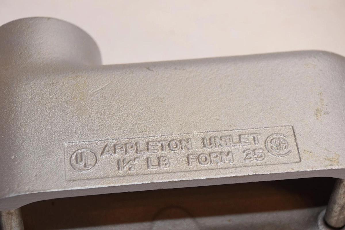 (NEW) APPLETON LB150-M , LB150M 1-1/2" Unilet Conduit Outlet