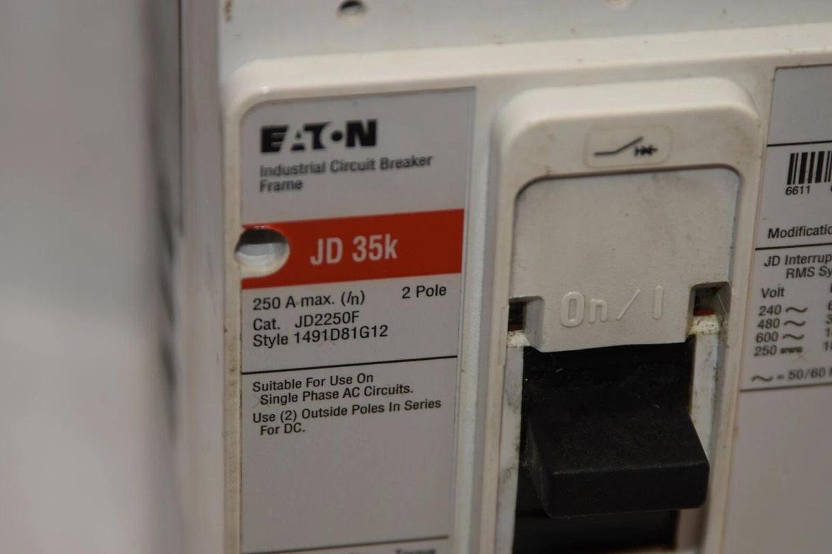 Eaton JD2250F JD 35k 250A 250 Amp A 2 Pole Circuit Breaker *Chipped Corners *