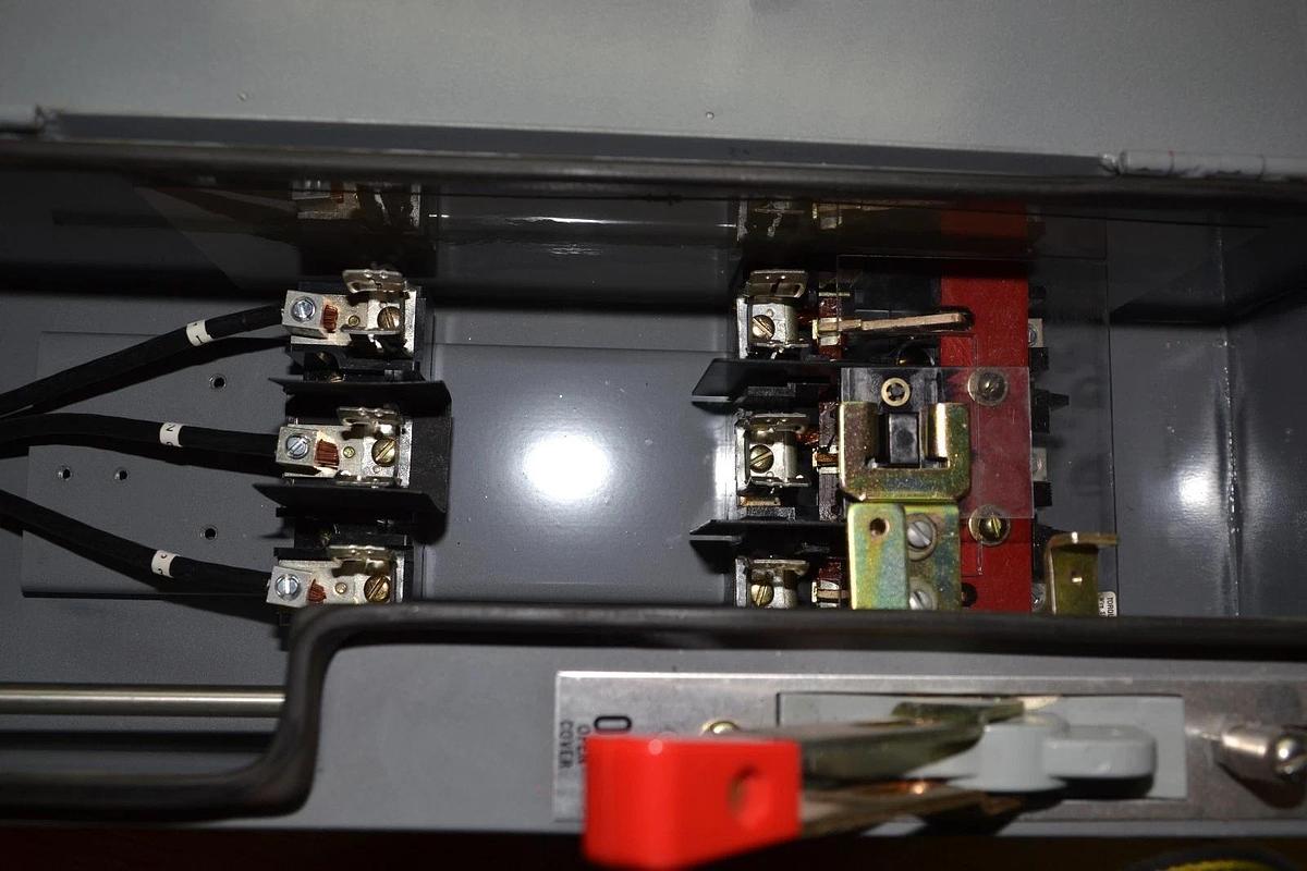 Used RUSSELLSTOLL THOMAS & BETTS ERSFA3124FAA 60 AMP 480vac Interlock Switcn NEW