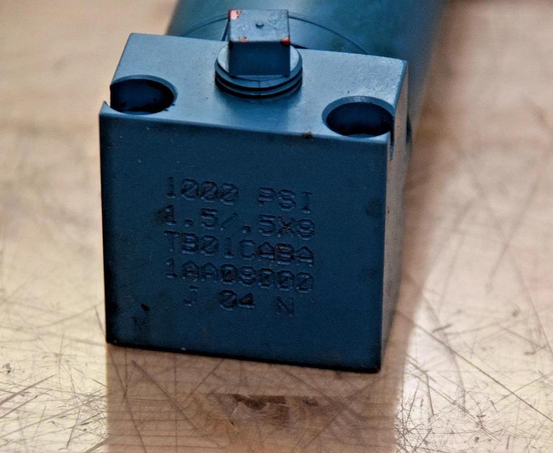 VICKERS TB01CABA  1.5/.5X8 HYDRAULIC CYLINDER 1000 PSI 1-1/2"/.5X8"  NOS