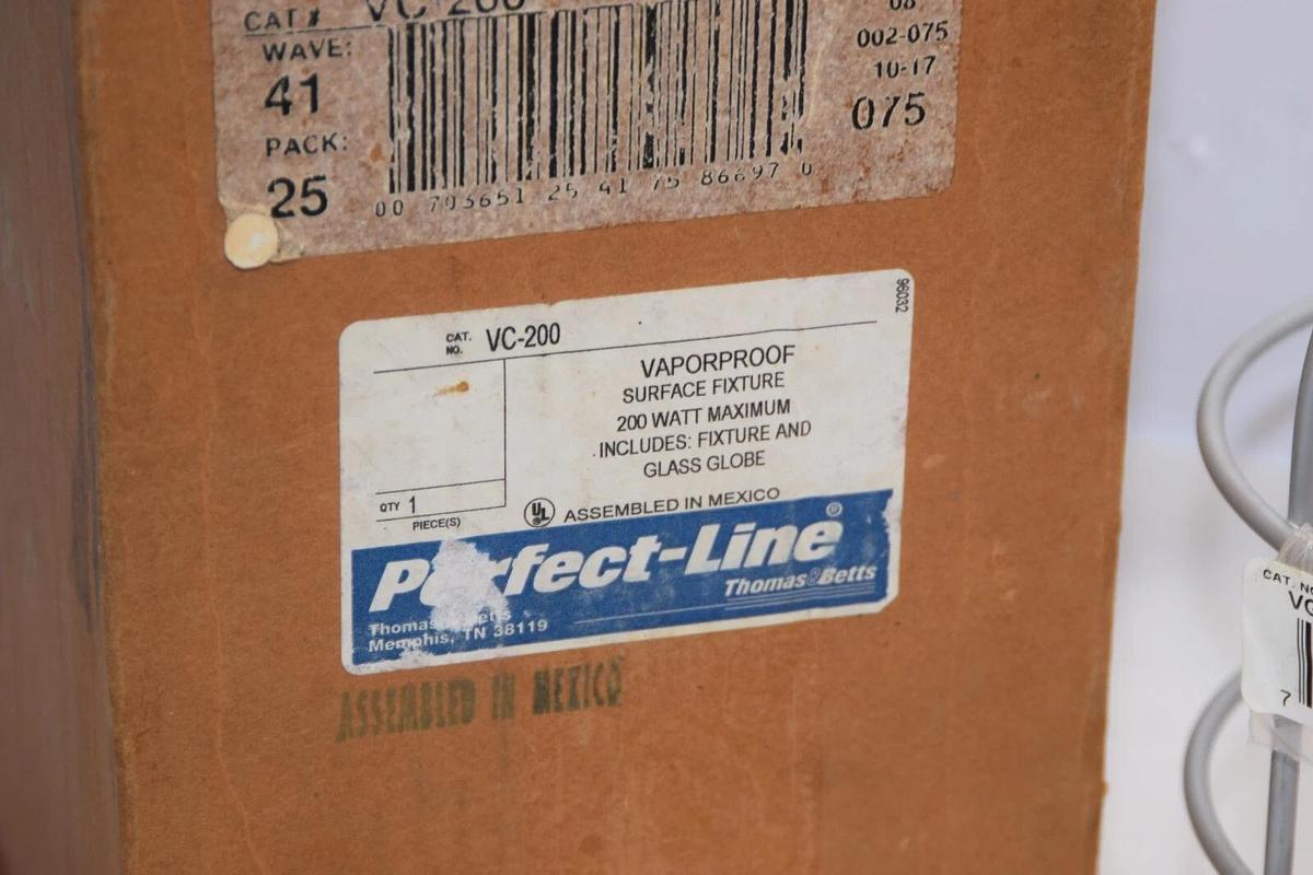 (NEW) THOMAS & BETTS VC-200 Vapor Proof 200W Fixture & Glass Globe Fixture