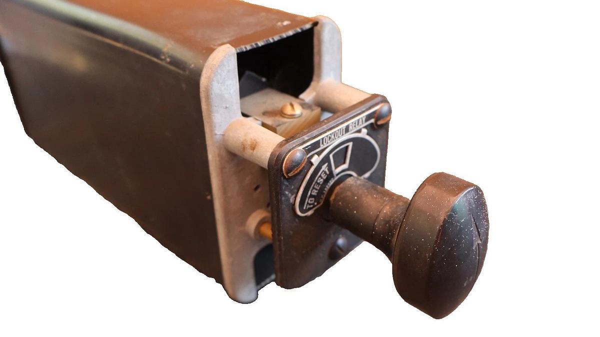 GE , General Electric 12HEA61A303X2 230V Lockout Auxiliary Relay (New)