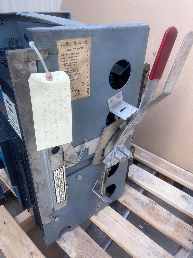 Used General Electric GE Power Breaker Circuit Breaker TS203F 2000a 2000 Amp Trip