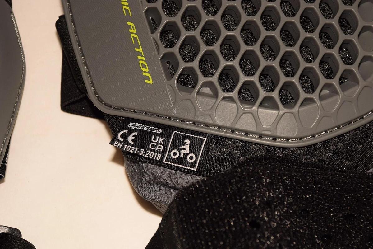 (New) BIONIC 6506823 Action V2 Protection Jacket Gray / Black / Yellow - Large