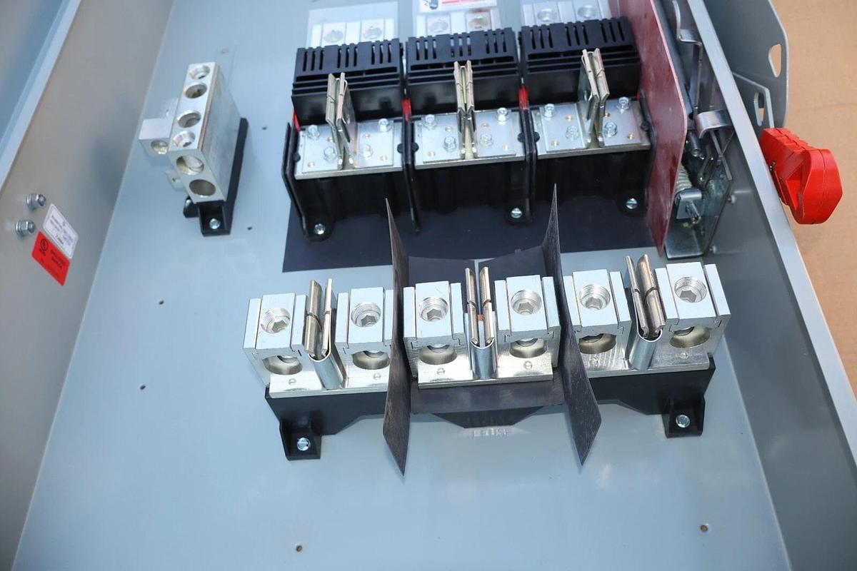 Siemens GF326NA General Switch Fusible Disconnect 600A 600 Amp 3p Typ 1 240v NEW