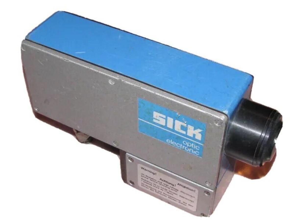 Used SICK LUMINESCENCE SENSOR SCANNER  LUT1-430 LUT1430 1005 937